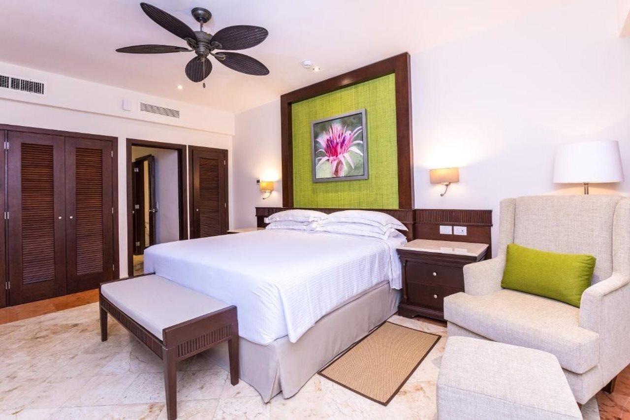 Occidental At Xcaret Destination Hotel Playa del Carmen Ngoại thất bức ảnh A bedroom at the Hard Rock Hotel