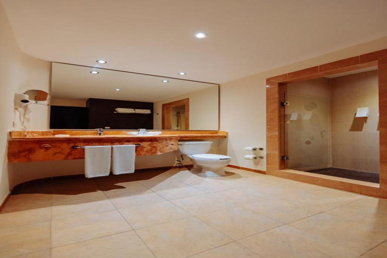 Occidental At Xcaret Destination Hotel Playa del Carmen Ngoại thất bức ảnh A bathroom