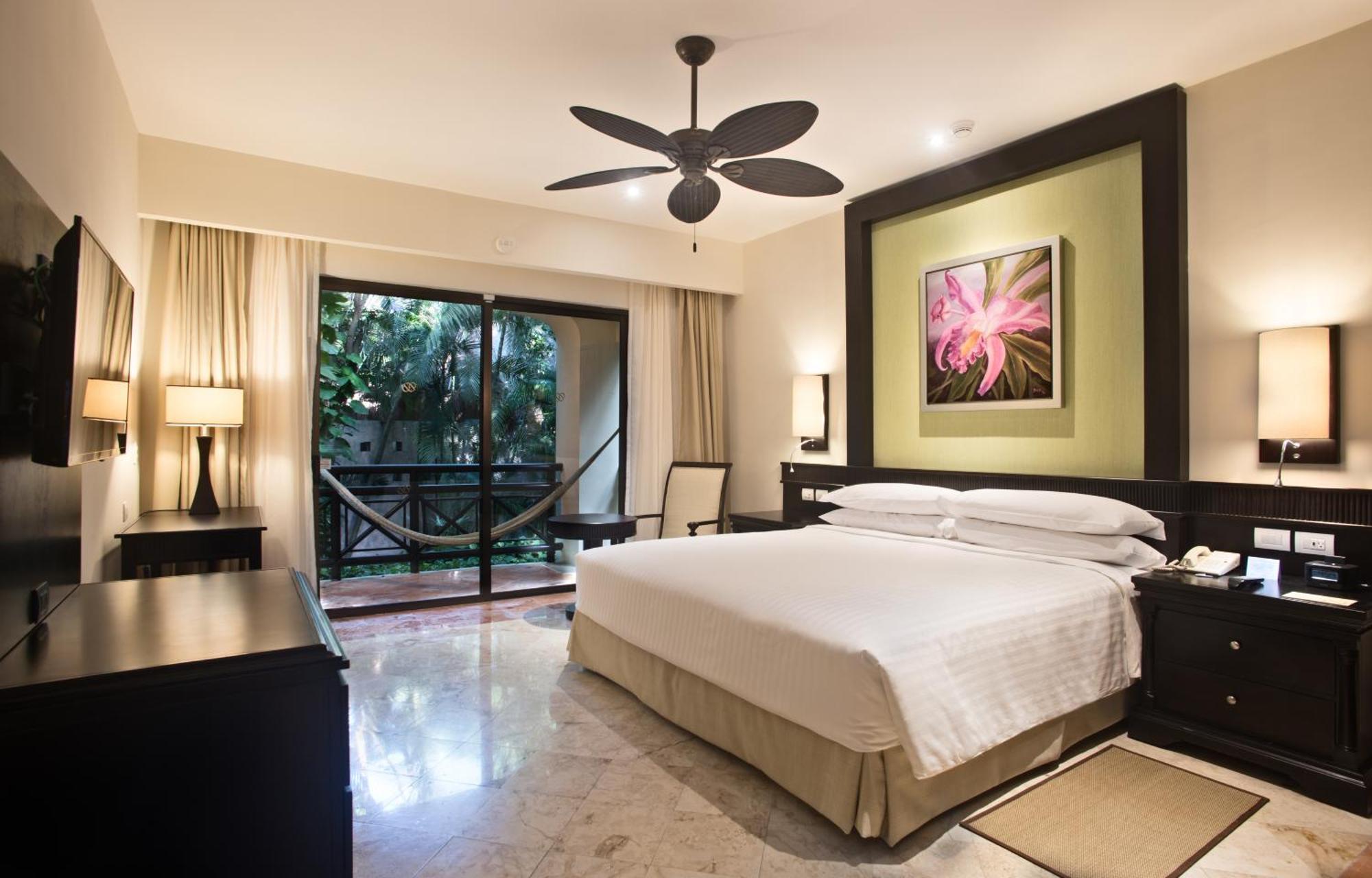 Occidental At Xcaret Destination Hotel Playa del Carmen Ngoại thất bức ảnh A bedroom at the Hard Rock Hotel