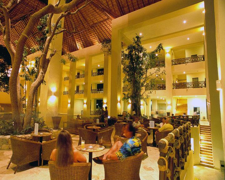 Occidental At Xcaret Destination Hotel Playa del Carmen Nhà hàng bức ảnh The interior of the hotel
